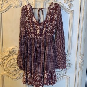 Super cute burgundy dress. ? Brand (tag cut off)  M